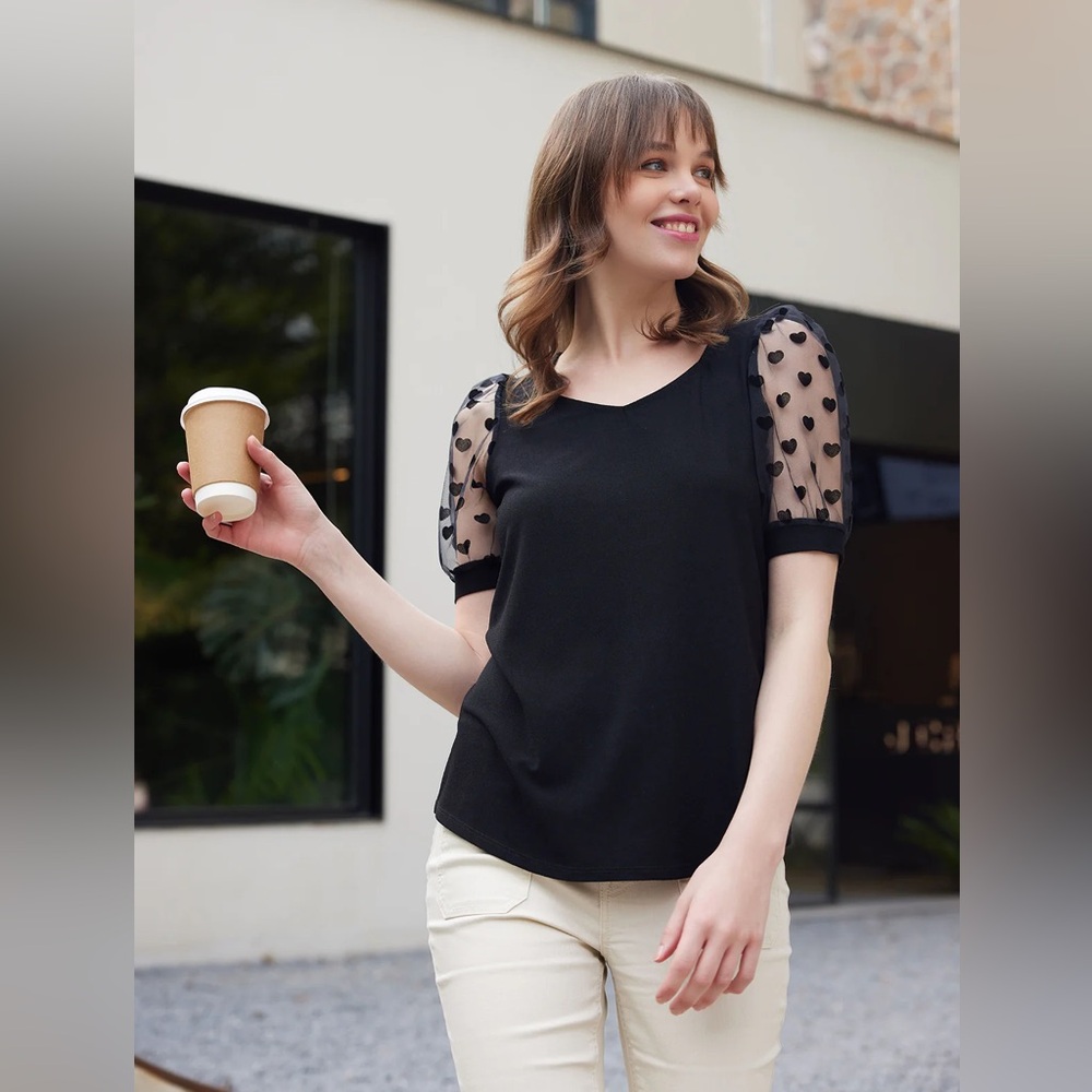NWT 89th & Madison Hearts Puff Sleeve Cool Top